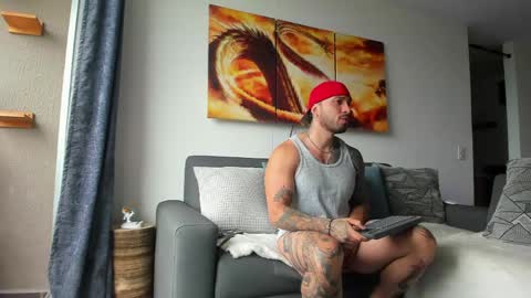 Snapshot of dave_max93 chatting on April 13, 4:45 pm DAVE MAX online show from April 13, 4:45 pm