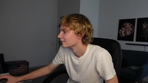 Snapshot of dave_redmond chatting on July 18, 1:04 pm DAVE REDMOND online show from July 18, 1:04 pm