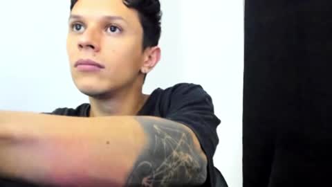 Snapshot of davebroww chatting on February 6, 1:05 am Dave Brown online show from February 6, 1:05 am