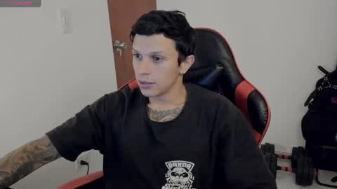 Snapshot of davebroww chatting on October 7, 12:41 am Dave Brown online show from October 7, 12:41 am