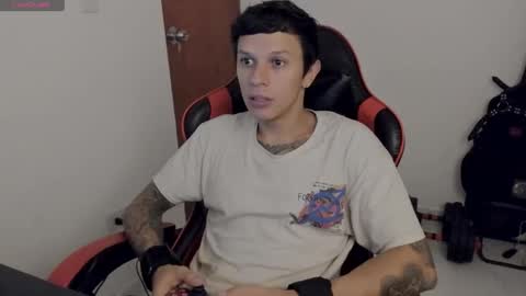 Snapshot of davebroww chatting on October 11, 11:53 am Dave Brown online show from October 11, 11:53 am