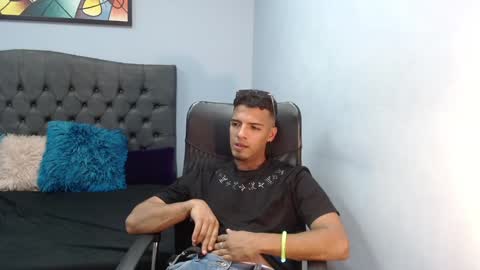 Snapshot of david_bandercock chatting on December 5, 1:25 am david_bandercock online show from December 5, 1:25 am