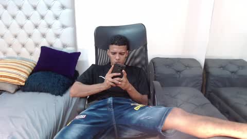 Snapshot of david_bandercock chatting on December 27, 6:35 am david_bandercock online show from December 27, 6:35 am