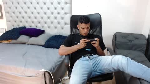 Snapshot of david_bandercock chatting on January 4, 7:34 am david_bandercock online show from January 4, 7:34 am