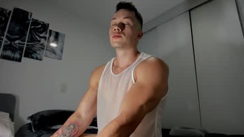 Snapshot of davidj_hot chatting on November 7, 4:45 am david online show from November 7, 4:45 am