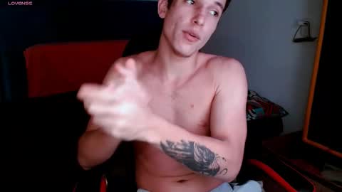 Snapshot of davidsalazar33 chatting on January 18, 8:12 pm davidsalazar33 online show from January 18, 8:12 pm