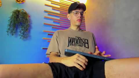 daviid_huge online show from October 24, 1:40 pm