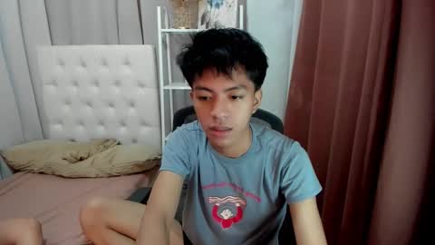 Snapshot of davincihugecock chatting on February 24, 6:39 pm daniel online show from February 24, 6:39 pm