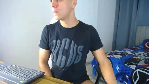 Snapshot of davisito7 chatting on December 14, 8:45 am David Angel online show from December 14, 8:45 am