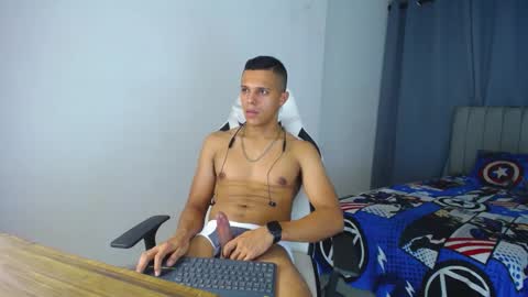 Snapshot of davisito7 chatting on December 18, 10:08 am David Angel online show from December 18, 10:08 am