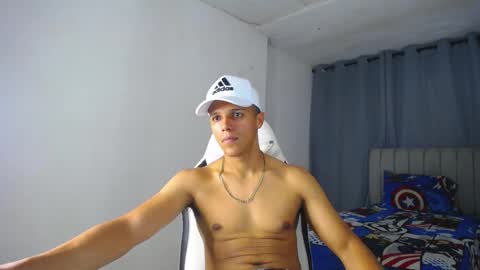 Snapshot of davisito7 chatting on January 1, 11:40 pm David Angel online show from January 1, 11:40 pm