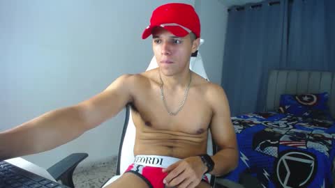 Snapshot of davisito7 chatting on February 4, 4:05 am David Angel online show from February 4, 4:05 am