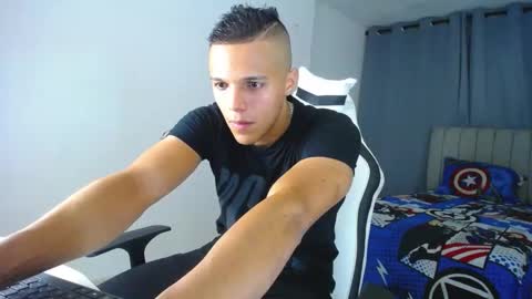 Snapshot of davisito7 chatting on February 8, 4:47 am David Angel online show from February 8, 4:47 am