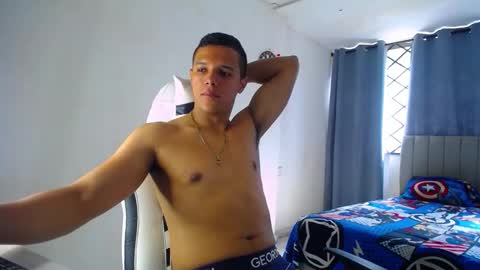 Snapshot of davisito7 chatting on December 22, 6:38 pm David Angel online show from December 22, 6:38 pm