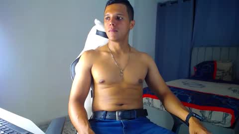 Snapshot of davisito7 chatting on February 9, 4:27 am David Angel online show from February 9, 4:27 am