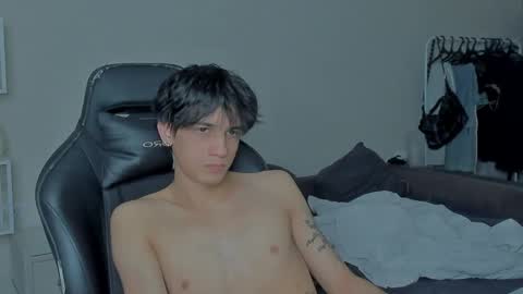 Snapshot of davisross chatting on December 28, 12:24 pm davis online show from December 28, 12:24 pm