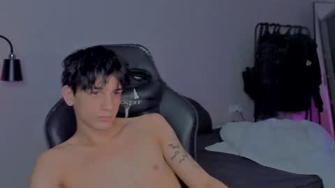 Snapshot of davisross chatting on January 27, 11:33 pm davis online show from January 27, 11:33 pm