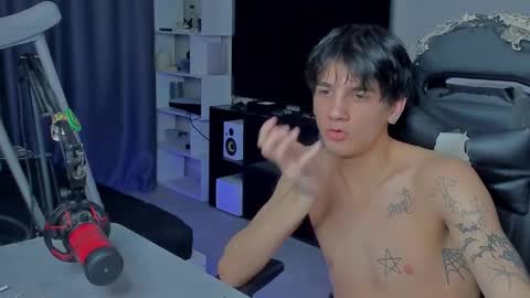 Snapshot of davisross chatting on September 11, 4:12 am davis online show from September 11, 4:12 am