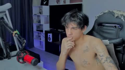 Snapshot of davisross chatting on September 23, 5:54 am davis online show from September 23, 5:54 am