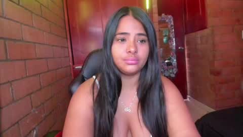 Snapshot of dayanasuarez17 chatting on August 4, 1:03 pm PAULA wh online show from August 4, 1:03 pm