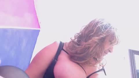 dayana online show from April 24, 8:11 pm