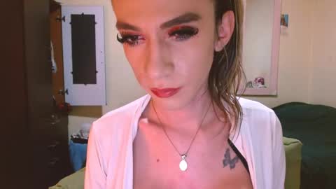 Snapshot of dayanna_01_ chatting on June 1, 8:21 pm dayanna_01_ online show from June 1, 8:21 pm