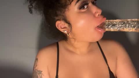 dayqueen1 online show from December 3, 1:20 pm