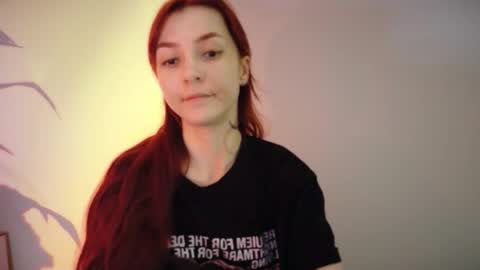 Snapshot of dead_girll chatting on April 24, 11:18 pm freak online show from April 24, 11:18 pm