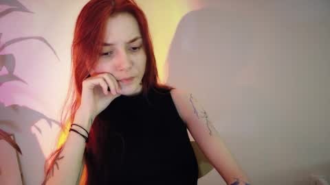 Snapshot of dead_girll chatting on April 30, 12:06 am freak online show from April 30, 12:06 am