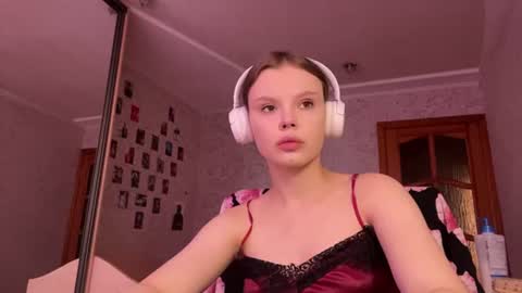 Dee online show from July 10, 1:14 pm