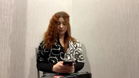 Snapshot of deandreaschomin chatting on April 4, 3:27 am Mia online show from April 4, 3:27 am