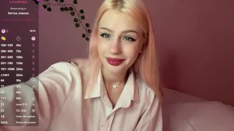 Snapshot of deannmagnie chatting on May 30, 12:30 am Maggie online show from May 30, 12:30 am