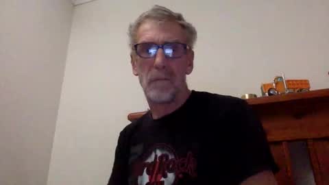 deanofflove2210 online show from December 16, 7:48 am