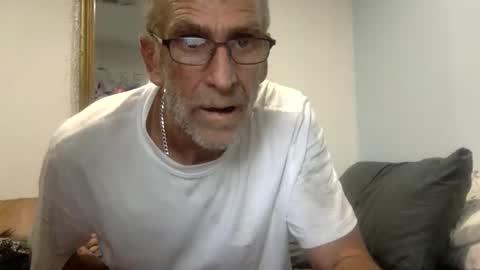 Snapshot of deanofflove221000 chatting on February 9, 8:07 am deanofflove221000 online show from February 9, 8:07 am