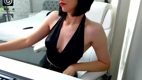 Elly online show from August 4, 7:44 am