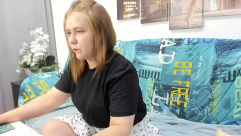 Holly online show from June 3, 1:30 am