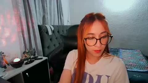Snapshot of dear_juliet chatting on April 28, 2:27 am Juliet online show from April 28, 2:27 am