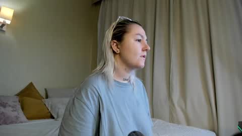 Debbie Mon Tue Fri Sun Sat GMT 3 1000am - 0400pm  online show from December 29, 2:52 pm