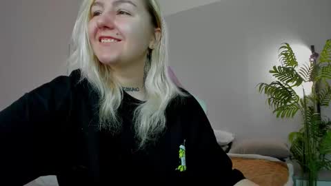 Debbie Mon Tue Fri Sun Sat GMT 3 1000am - 0400pm  online show from November 22, 5:34 pm