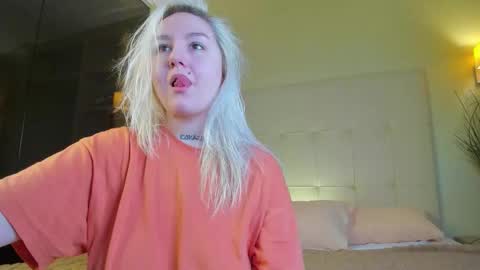 Debbie Mon Tue Fri Sun Sat GMT 3 1000am - 0400pm  online show from January 12, 5:18 pm