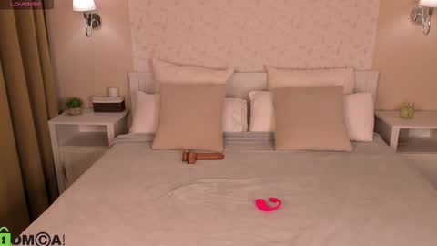 Snapshot of debbie_wools chatting on November 16, 10:48 pm Jennifer online show from November 16, 10:48 pm