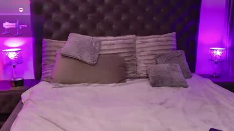 debinnyneanalover online show from April 25, 8:39 am