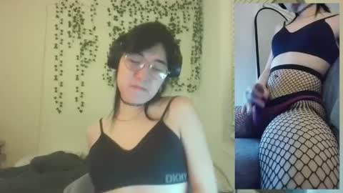 deciduousdoll online show from December 5, 7:06 am