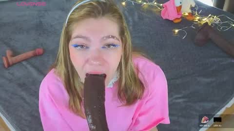 Snapshot of deepcums_ chatting on April 5, 8:44 am Sophie online show from April 5, 8:44 am