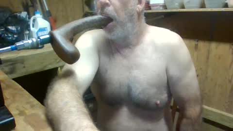 Snapshot of deepthroat227 chatting on September 30, 12:32 pm Deepthroat My Big Dildos online show from September 30, 12:32 pm