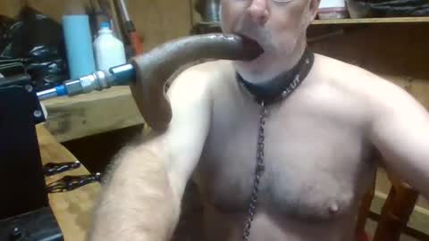Snapshot of deepthroat227 chatting on October 16, 11:44 am Deepthroat My Big Dildos online show from October 16, 11:44 am