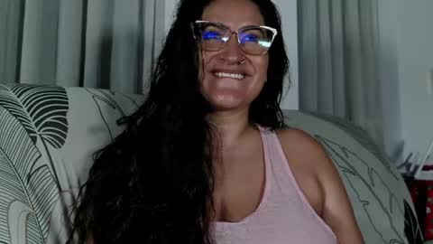 Snapshot of deesseluxure_ chatting on April 15, 5:14 am Andre online show from April 15, 5:14 am