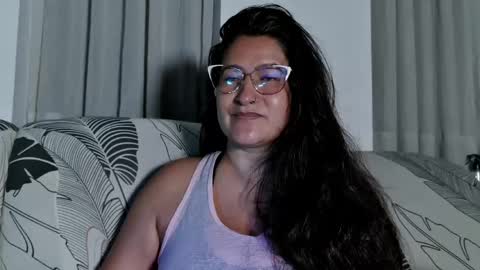 Snapshot of deesseluxure_ chatting on May 2, 2:49 am Andre online show from May 2, 2:49 am