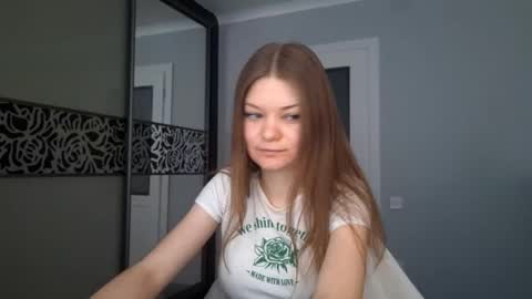 Snapshot of deettabinker chatting on March 2, 7:15 am Camila online show from March 2, 7:15 am