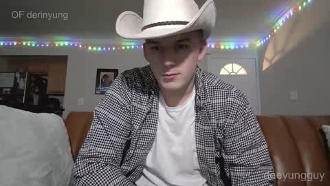 Snapshot of deeyungguy chatting on January 7, 2:19 pm more content and goodies online show from January 7, 2:19 pm